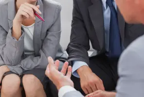 ¿Cómo seleccionar y trabajar con un bróker de seguros?